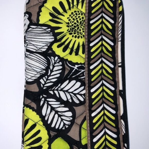 Vera Bradley Wristlet - Picture 8 of 16